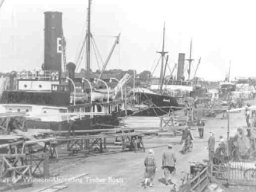 WisbechUnloadingTimberBoats